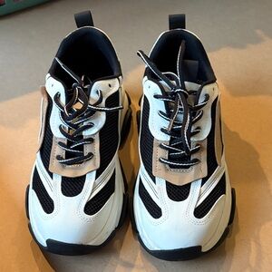 Never Worn Steve Madden Black White and Beige Fashion Athletic Shoes 11
